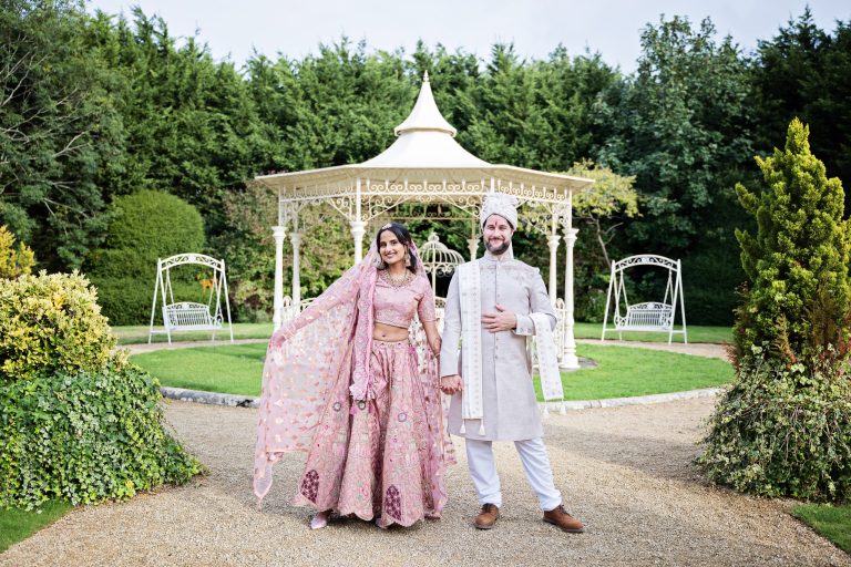 relaxed wedding photography at Manor By The Lake