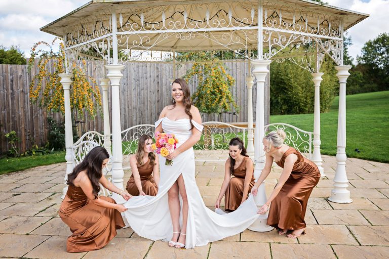 Team bride (bridesmaids), look after the bride and play with her wedding dress.